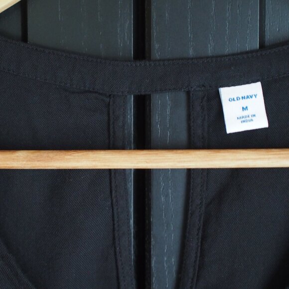 Old Navy | NWT Sleeveless Black Blouse w Embroidered Lace Detail - Picture 3 of 8